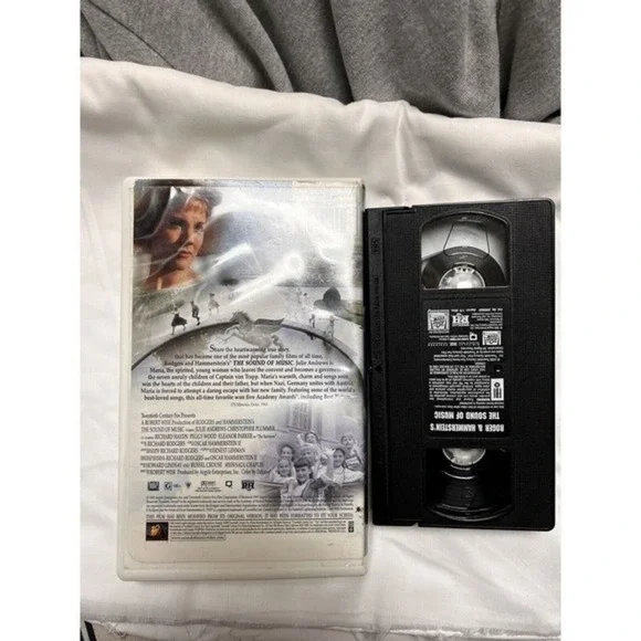 APF *B3G1 The Sound of Music VHS 1996 Digital Surround Sound Audio) Clamshell - Picture 5 of 6